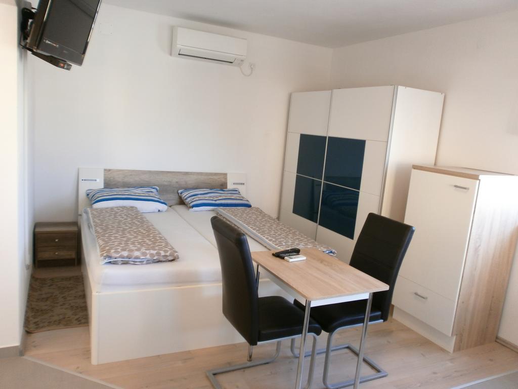 Apartments Bora Ližnjan Стая снимка