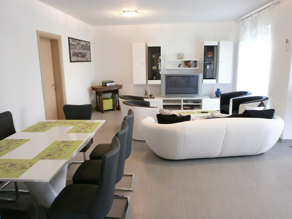 Apartments Bora Ližnjan Стая снимка